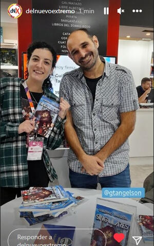 Firma de ejemplares de "Singulares" Editorial Del Nuevo Extremo. en la Feria del Libro de Buenos Aires. Firma de ejemplares de "Singulares" Editorial Del Nuevo Extremo. en la Feria del Libro de Buenos Aires.