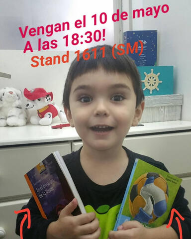 Joaco hace la promo de la firma de libros en la Feria del Libro de Buenos Aires.