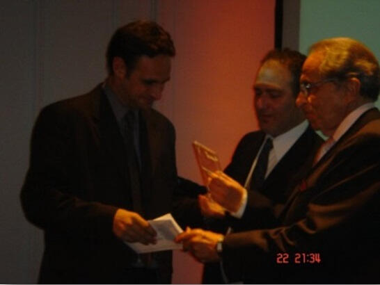 Segundo Premio Certámen de Cuento "Violencia nunca", Fundación Lebensohn con el cuento "Avestruz".